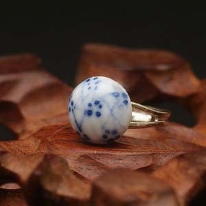 Zhao Dao<br />ring met blauw raster motief</p>