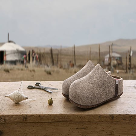 sloffen-gemaakt-in-Mongolie