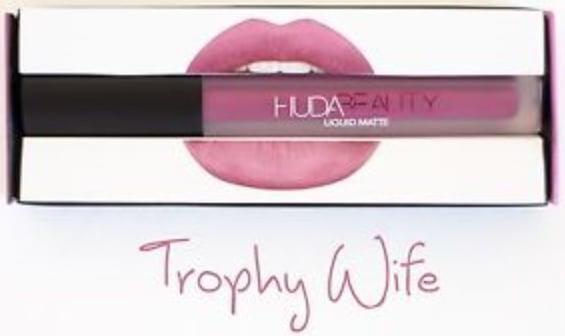 Lipstick gloss Hudabeauty matte lichtroze