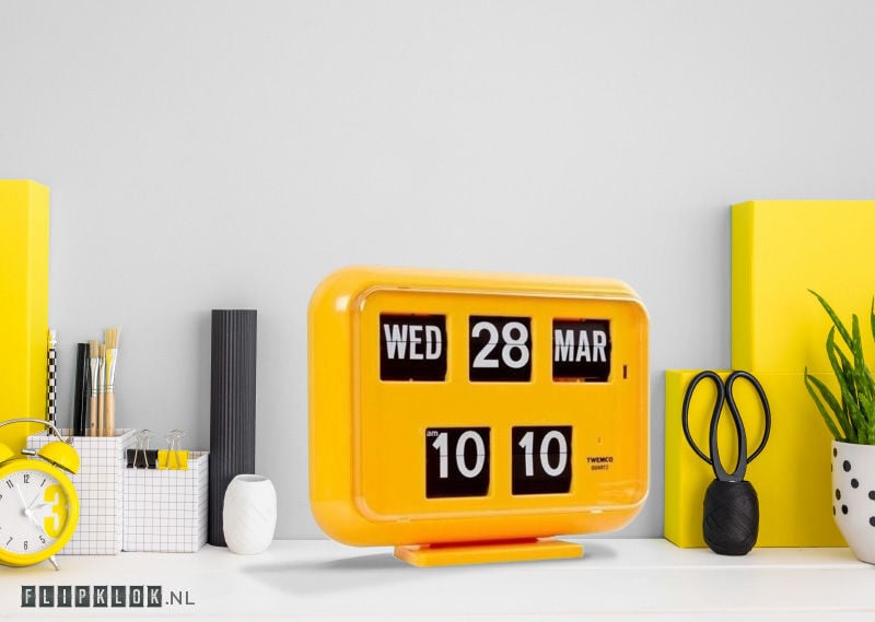 Flip clock, Bright yellow, English or Dutch
