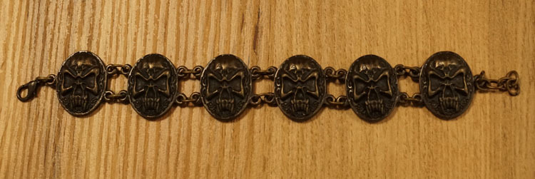 Middeleeuwse armband " Doodskoppen " bronskleurig