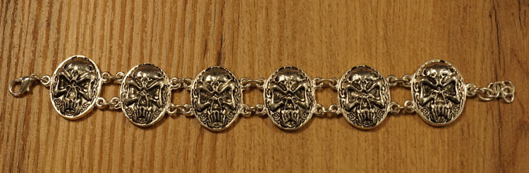 Middeleeuwse armband " Doodskoppen " nikkelkleurig