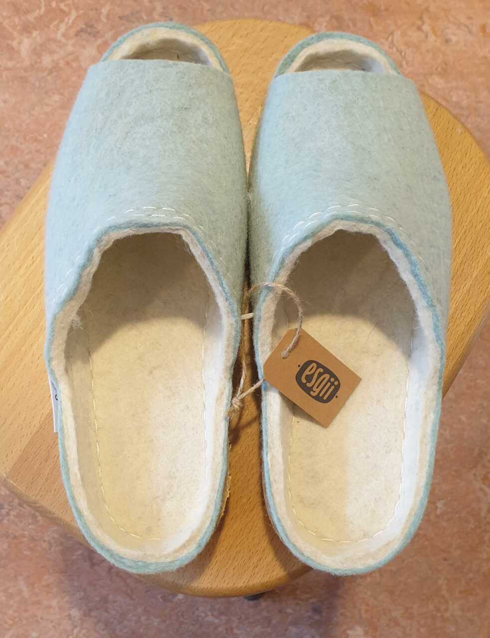 Handgemaakte slippers van esgii
